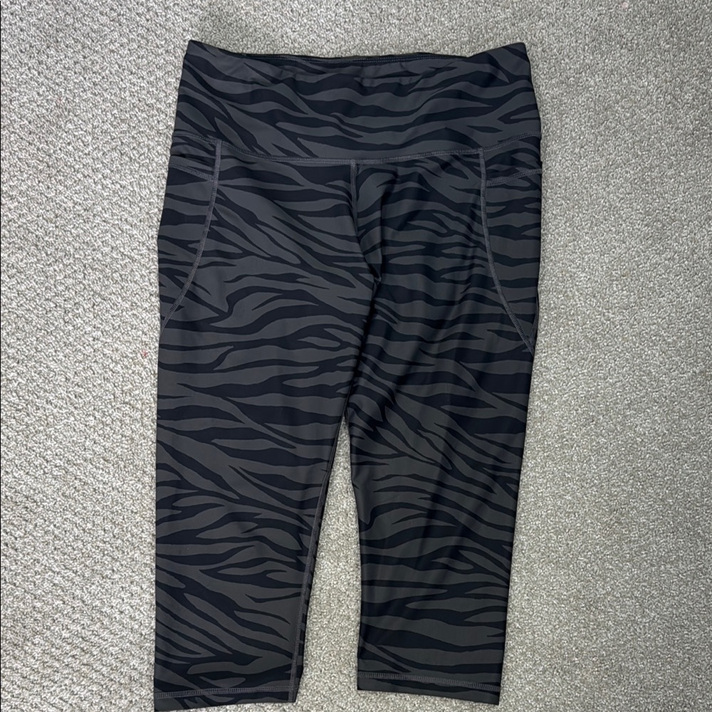 Old Navy Active Women’s Black/Gray Crop Legging Sz XL Petite